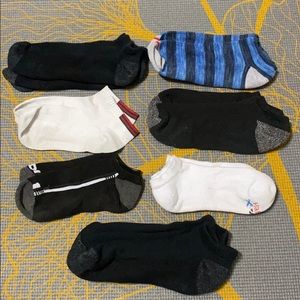 7 pairs of men’s socks
